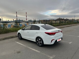 2018 Kia Rio IV, белый, 700000 рублей, вид 4