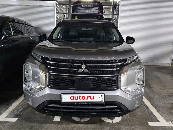 2022 Mitsubishi Outlander IV, серый, 3350000 рублей - вид 2