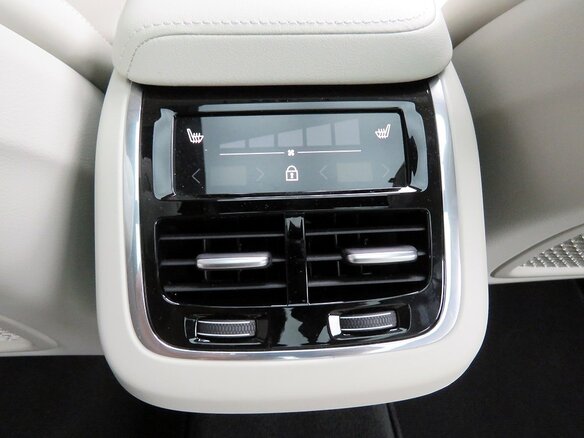 2026 Volvo XC60 II Рестайлинг 2, чёрный - вид 14