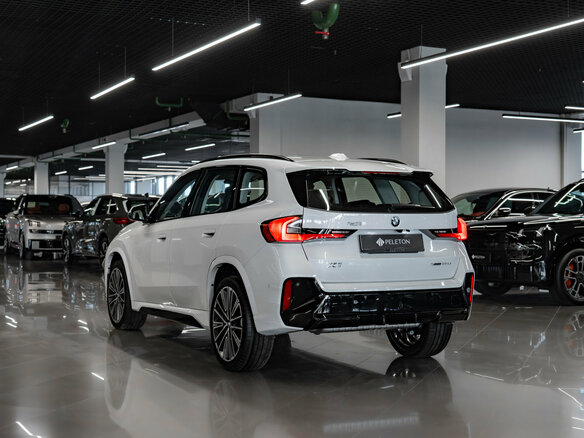 2026 BMW X1 Long 25Li xDrive III (U11/U12), белый, 5800000 рублей - вид 3