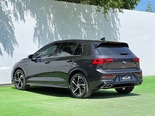 2022 Volkswagen Golf VIII, чёрный, 1850000 рублей, вид 2
