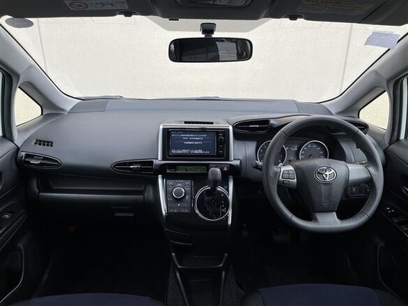 2017 Toyota Wish II Рестайлинг, белый - вид 4