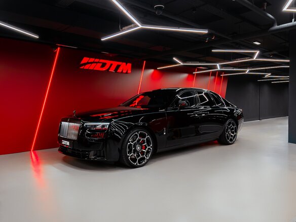2025 Rolls-Royce Ghost Black Badge II Рестайлинг (Series II), чёрный, 46000000 рублей