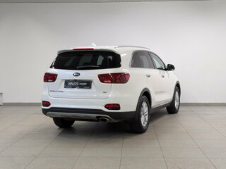 2018 Kia Sorento III Prime Рестайлинг, белый, 3200000 рублей, вид 5
