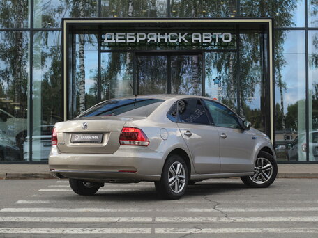 2016 Volkswagen Polo V Рестайлинг, бежевый, 1110000 рублей, вид 4
