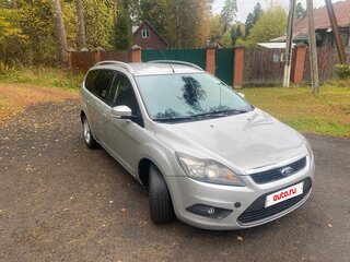 2010 Ford Focus II Рестайлинг, серебристый, 550000 рублей, вид 3