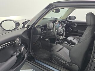 2023 Mini Hatch Cooper III (F55/F56) Рестайлинг 2, чёрный, 2050000 рублей, вид 3