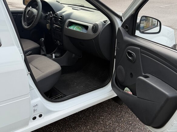 2011 Renault Logan I Рестайлинг, белый, 400000 рублей - вид 8