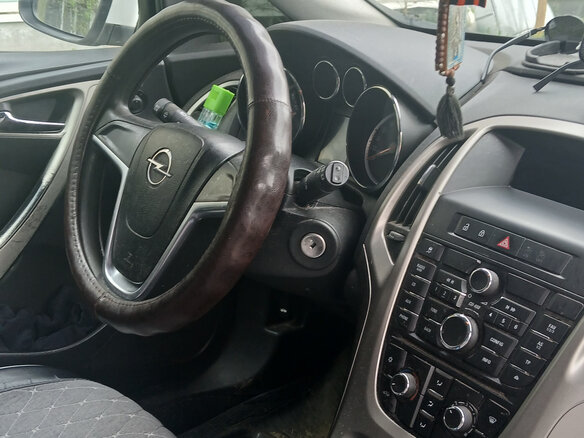 2012 Opel Astra J Рестайлинг, белый - вид 9