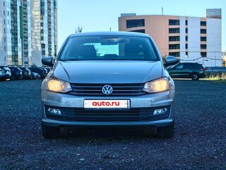 2018 Volkswagen Polo V Рестайлинг, серебристый, 1400000 рублей, вид 2
