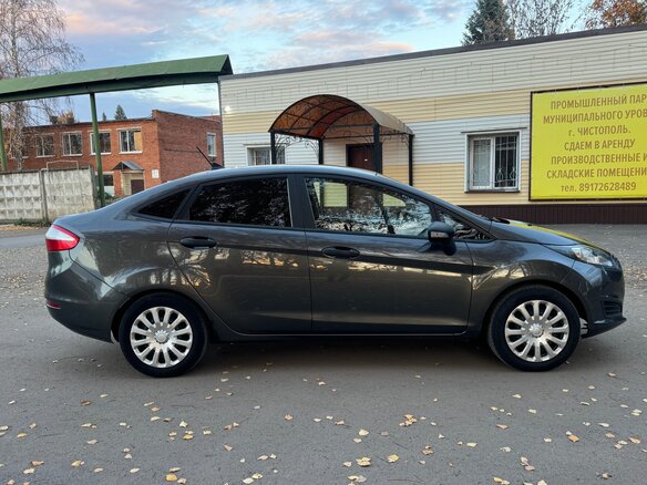 2017 Ford Fiesta Mk6 Рестайлинг, серый, 595000 рублей - вид 7