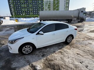 2017 Kia Rio IV, белый, 1000000 рублей, вид 4