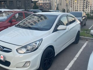 2013 Hyundai Solaris I, белый, 425000 рублей, вид 1