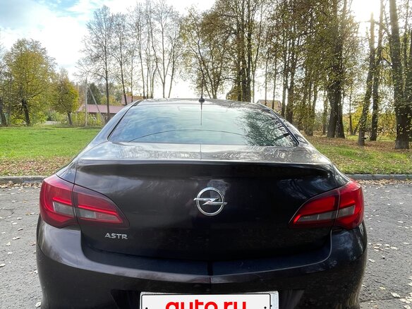 2013 Opel Astra J Рестайлинг, коричневый, 830000 рублей - вид 3