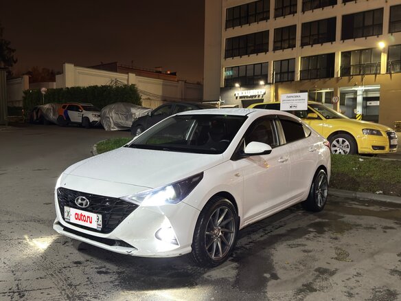 2022 Hyundai Solaris II Рестайлинг, белый - вид 2