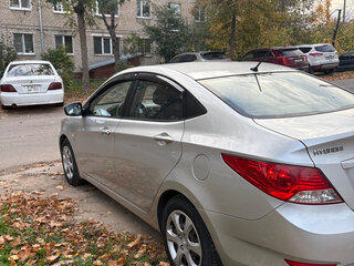 2013 Hyundai Solaris I, серебристый, 800000 рублей, вид 5