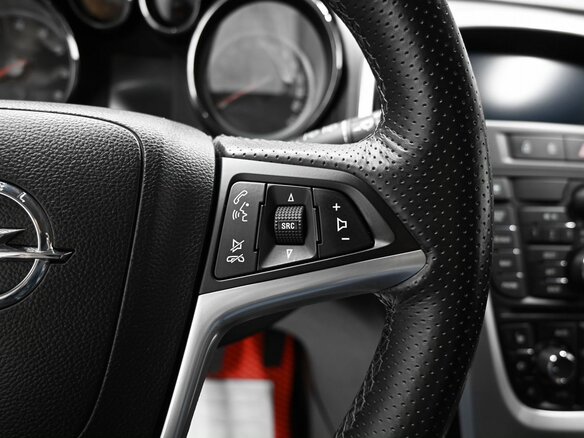 2013 Opel Astra GTC J Рестайлинг, белый, 1050000 рублей - вид 17