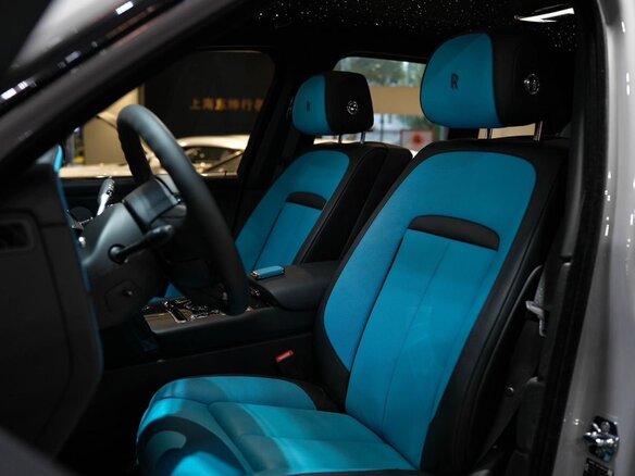 2025 Rolls-Royce Cullinan Black Badge I Рестайлинг (Series II), чёрный, 49000000 рублей - вид 8