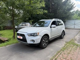 2010 Mitsubishi Outlander II Рестайлинг, белый, 555555 рублей, вид 1