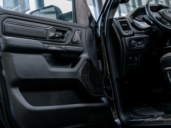 2023 Ram 1500 Crew Cab eTorque V, чёрный, 9500000 рублей - вид 20