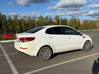 2015 Kia Rio III Рестайлинг, белый, 1000000 рублей, вид 5
