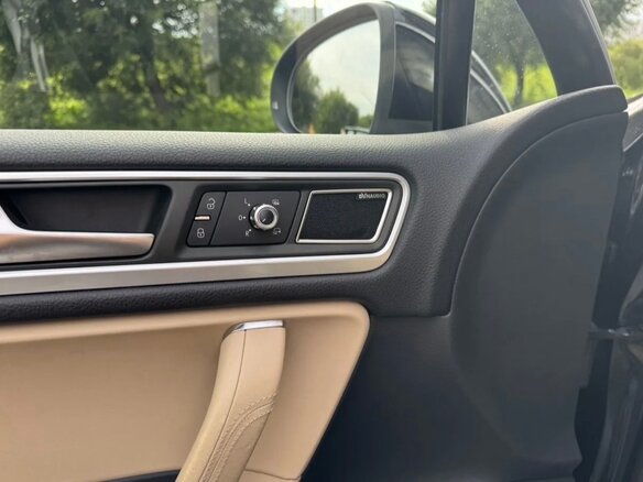 2011 Volkswagen Touareg II, чёрный, 2750000 рублей - вид 12