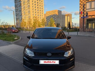 2017 Volkswagen Polo V Рестайлинг, чёрный, 1400000 рублей, вид 2