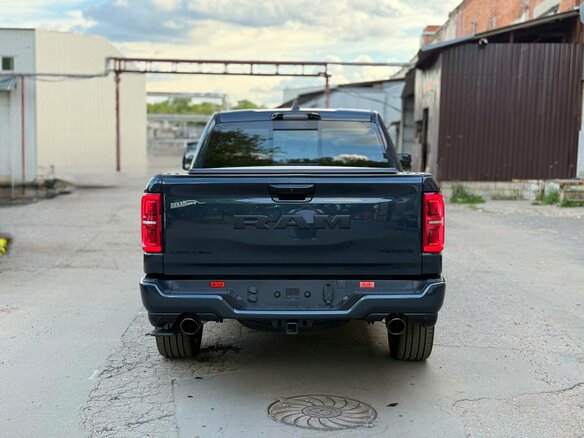 2026 Ram 1500 Crew Cab V Рестайлинг, синий, 9492000 рублей - вид 5