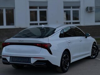 2021 Kia K5 III, белый, 2100000 рублей, вид 4