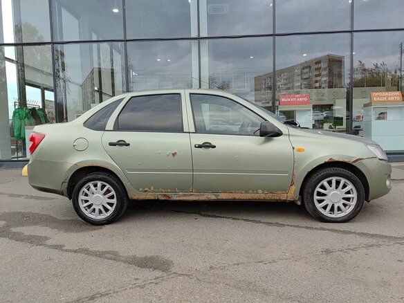 2013 Lada (ВАЗ) Granta I, зелёный, 160000 рублей - вид 3