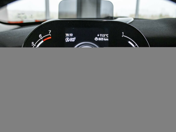 2020 Mini Hatch Cooper III (F55/F56) Рестайлинг, зелёный, 2625000 рублей - вид 8