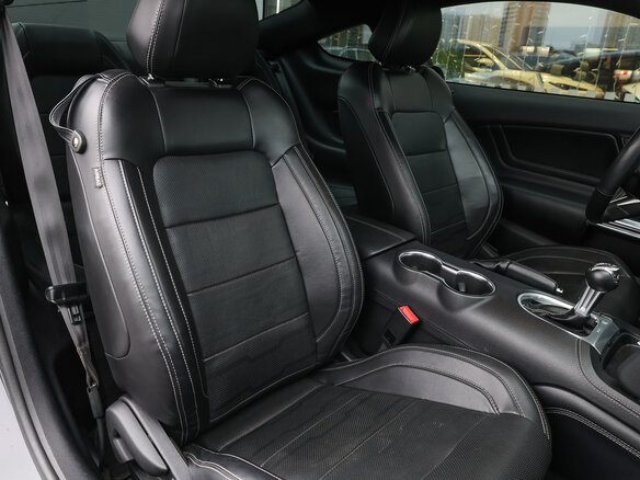 2022 Ford Mustang VI Рестайлинг, чёрный, 3750000 рублей - вид 10