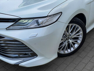 2018 Toyota Camry VIII (XV70), белый, 2825000 рублей, вид 4