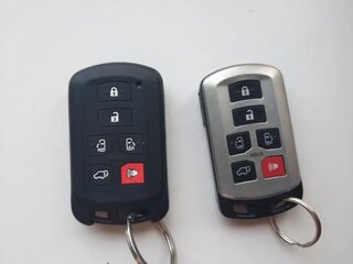 2016 Toyota Sienna III Рестайлинг, чёрный, 2690000 рублей, вид 3