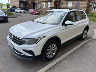 2021 Volkswagen Tiguan II Рестайлинг, белый, 1950000 рублей, вид 1
