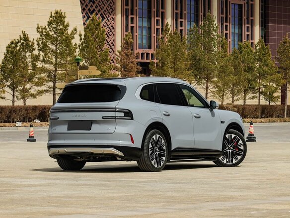2026 Zeekr 8X 70 kWh, серый, 11190000 рублей - вид 1