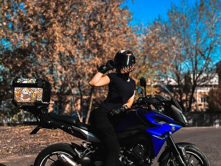 2017 Yamaha MT-09 Tracer (FJ-09), синий, 830000 рублей, вид 4
