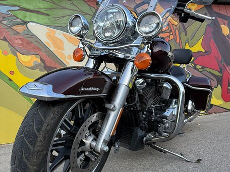 2018 Harley-Davidson Road King, красный, 1550000 рублей, вид 3