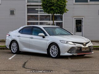 2018 Toyota Camry VIII (XV70), белый, 2355000 рублей, вид 3