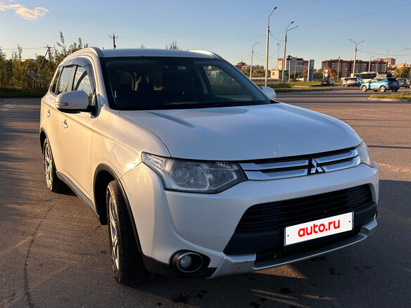 2014 Mitsubishi Outlander III, белый, 1030000 рублей - вид 2