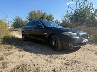 2013 BMW 5 серии 520i VI (F10/F11/F07), чёрный, 1799999 рублей, вид 2