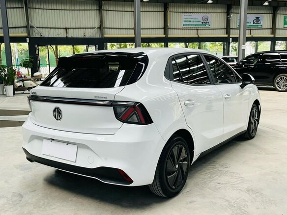 2025 MG 4 EV 42.8 kWh II, белый, 1480000 рублей - вид 5