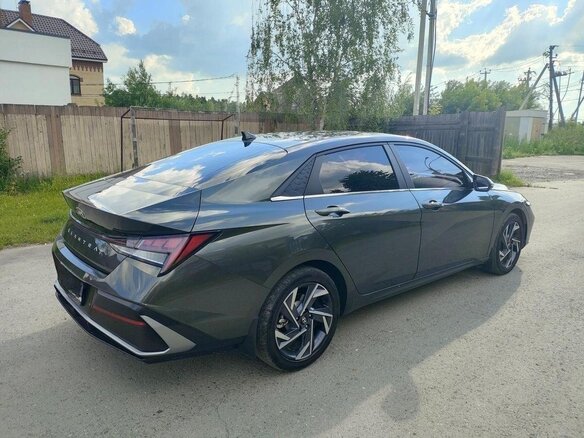 2023 Hyundai Elantra VII (CN7) Рестайлинг, зелёный, 1700000 рублей - вид 3