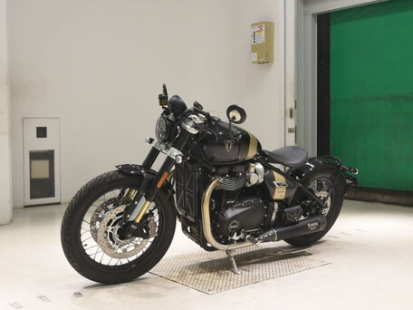2025 Triumph Bonneville Bobber, чёрный, 2050000 рублей, вид 4