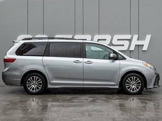 2017 Toyota Sienna III Рестайлинг 2, серебристый, 2470000 рублей, вид 5