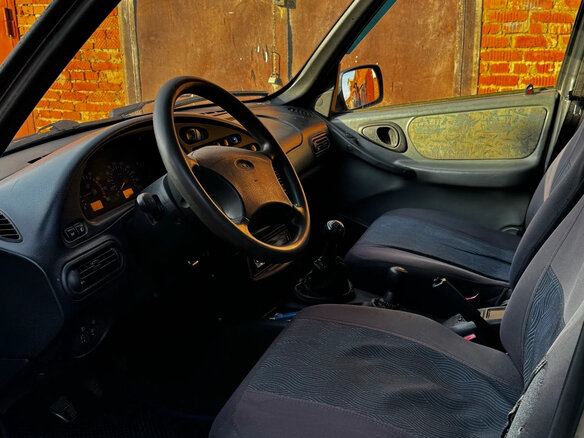 2004 Chevrolet Niva I, серебристый, 250000 рублей - вид 5