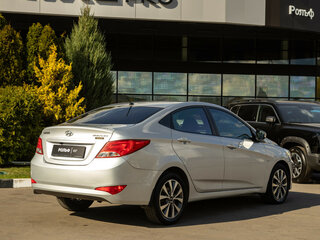 2015 Hyundai Solaris I Рестайлинг, серебристый, 1058000 рублей, вид 4