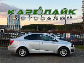 2013 Chevrolet Aveo II, серебристый, 679000 рублей, вид 4