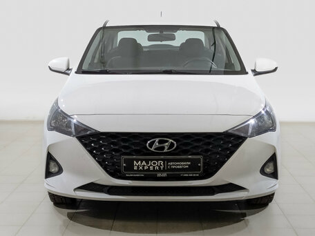 2022 Hyundai Solaris II Рестайлинг, белый, 1345000 рублей, вид 2