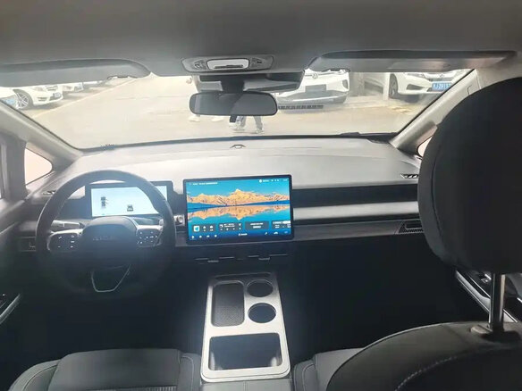 2024 Aion Y Plus 61.7 kWh, серебристый, 1760000 рублей - вид 6